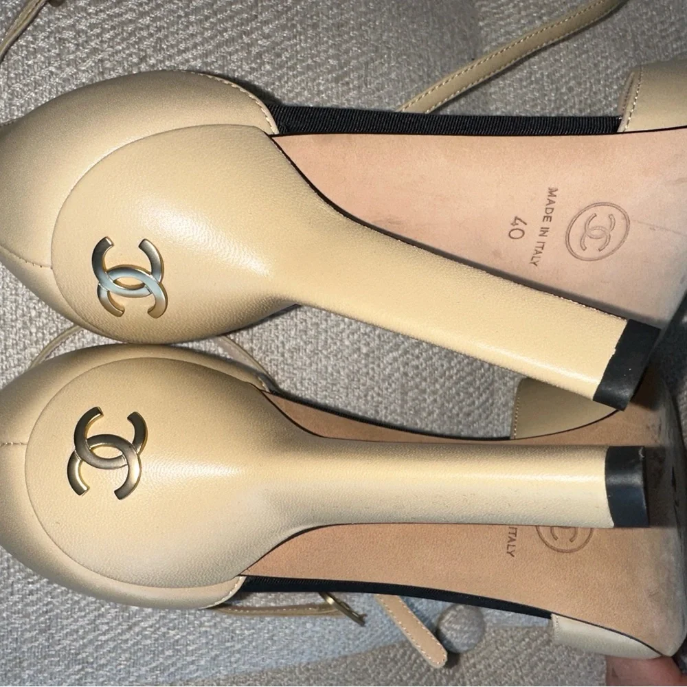 Chanel Black and Tan T-Strap Shoes w/Round Grosgrain Cap Toes and Pearl - Picture 2 of 6